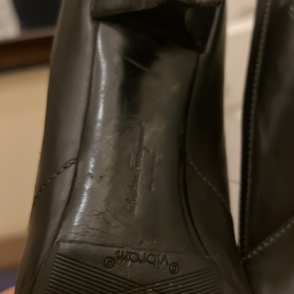 Ferragamo pumps with stitch details size 10 - Picture 4 of 6